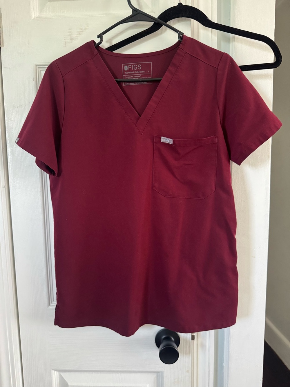 FIGS set V-Neck Scrub Top and cargo burgundy